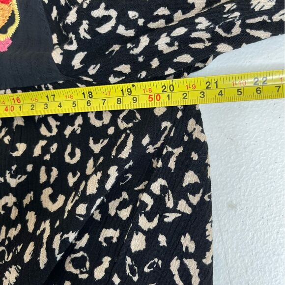 Savanna Jane Floral Embroidered Leopard Print Bell Sleeve Black Top Women Medium - Picture 9 of 14
